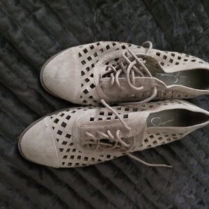 Jessica Simpson Beige Lace-Up Flats